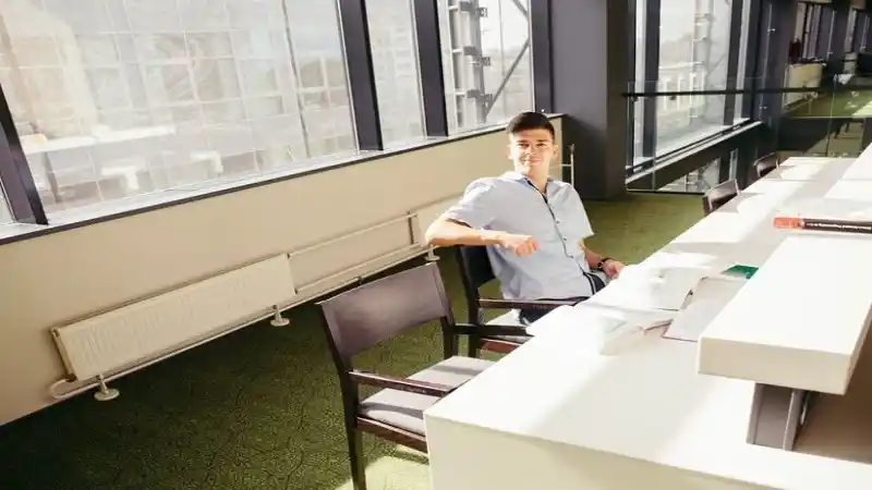 Ergonomics in Cubicle Desks: How to Set Up for Comfort 